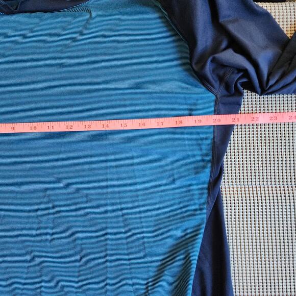 Mountain Hardwear Men's Large Blue Two-Tone Striped Pullover - Wick Tech - Picture 9 of 11